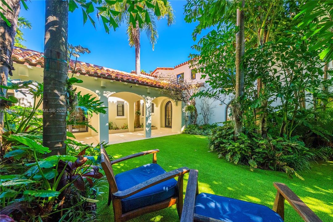 For Sale: $14,850,000 (5 beds, 4 baths, 4697 Square Feet)