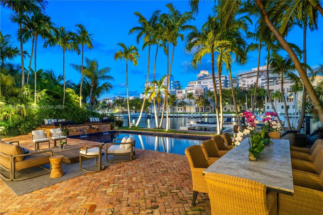 For Sale: $14,850,000 (5 beds, 4 baths, 4697 Square Feet)