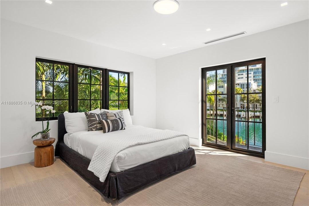 For Sale: $14,850,000 (5 beds, 4 baths, 4697 Square Feet)