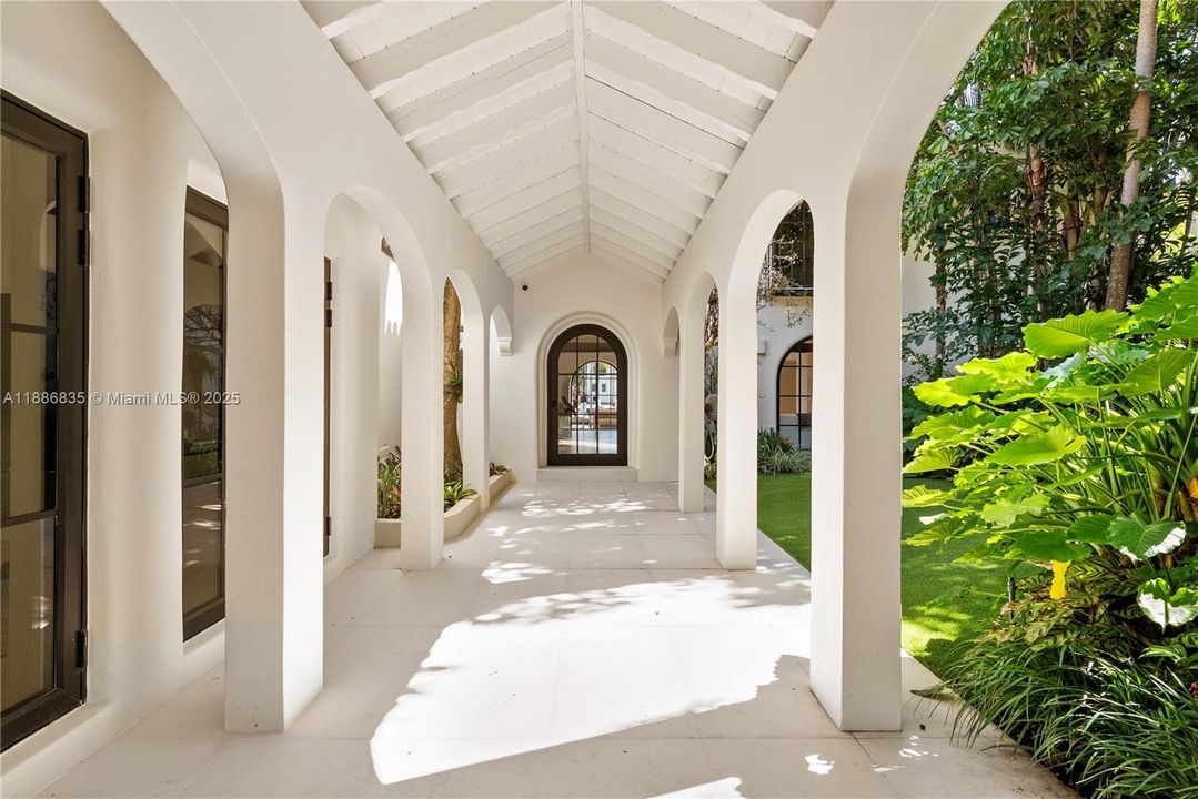 For Sale: $14,850,000 (5 beds, 4 baths, 4697 Square Feet)