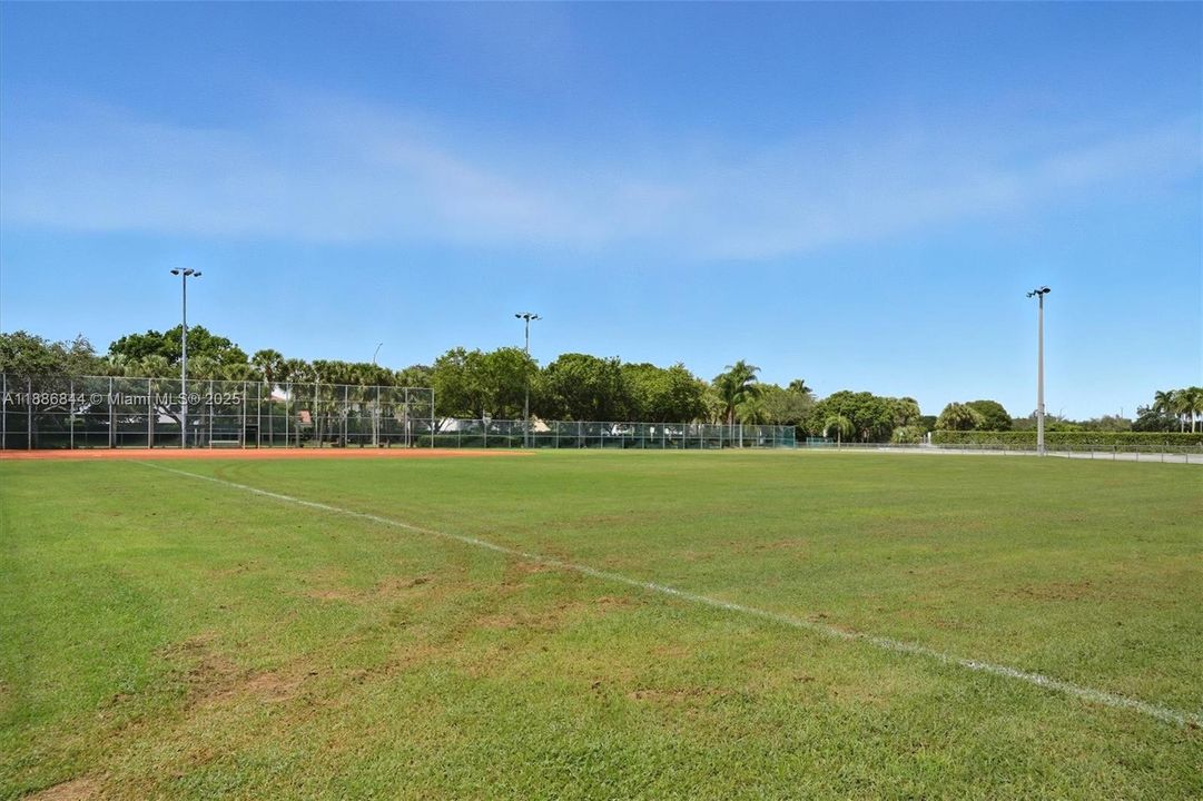 En Venta: $515,000 (3 camas, 2 baños, 1628 Pies cuadrados)