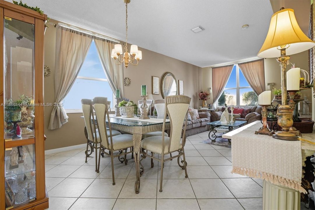 En Venta: $515,000 (3 camas, 2 baños, 1628 Pies cuadrados)