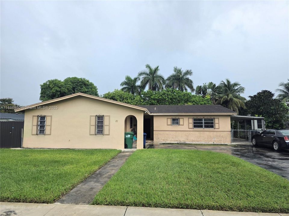 合同活跃: $585,000 (3 贝兹, 2 浴室, 1377 平方英尺)