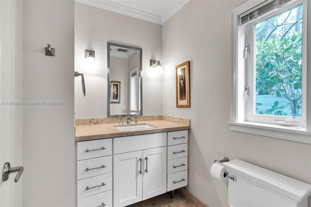 Recently Sold: $2,590,000 (3 beds, 2 baths, 1622 Square Feet)