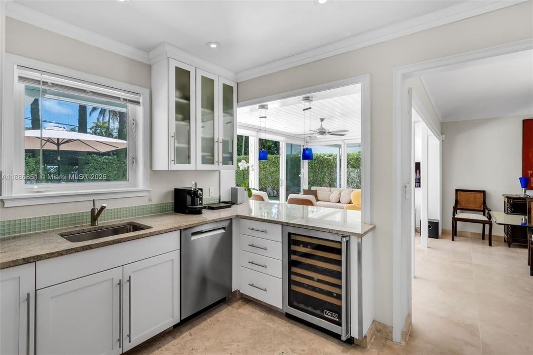 Recently Sold: $2,590,000 (3 beds, 2 baths, 1622 Square Feet)