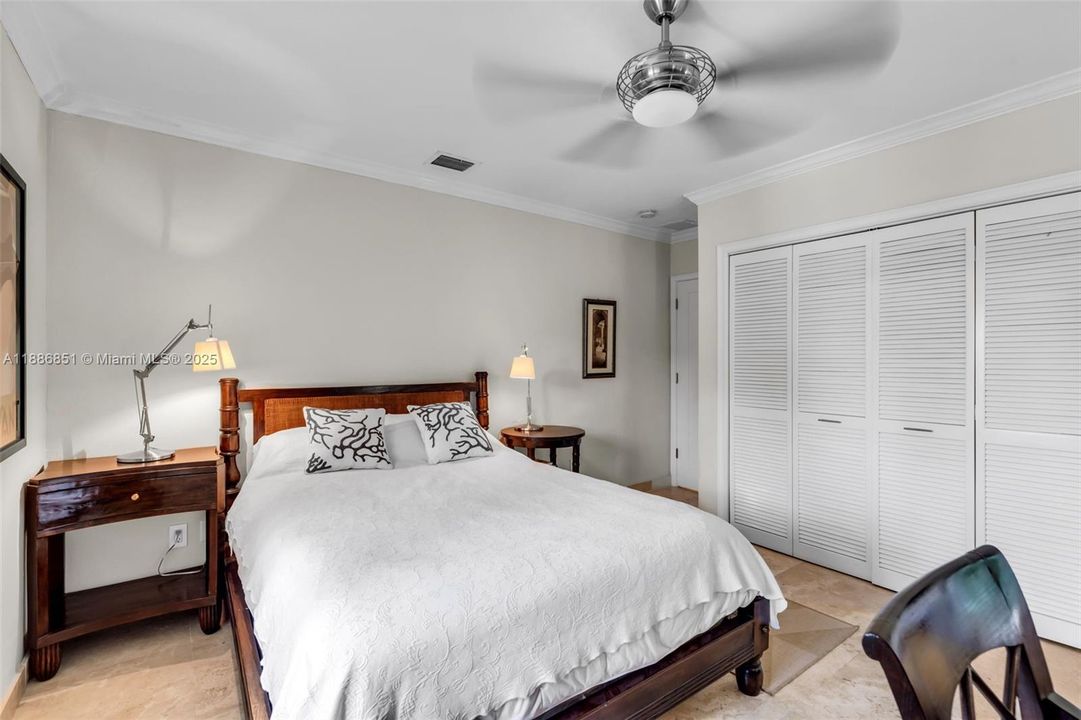 Recently Sold: $2,590,000 (3 beds, 2 baths, 1622 Square Feet)