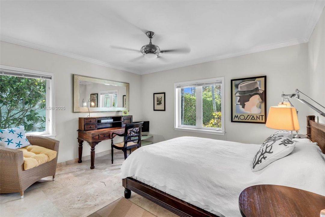 Recently Sold: $2,590,000 (3 beds, 2 baths, 1622 Square Feet)