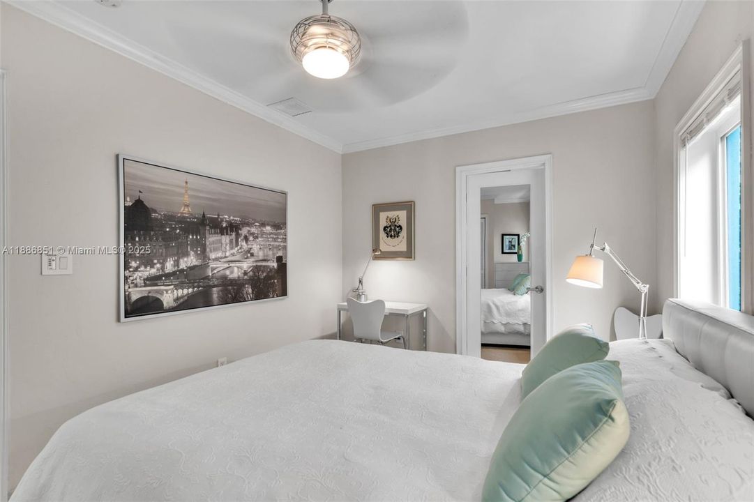Recently Sold: $2,590,000 (3 beds, 2 baths, 1622 Square Feet)