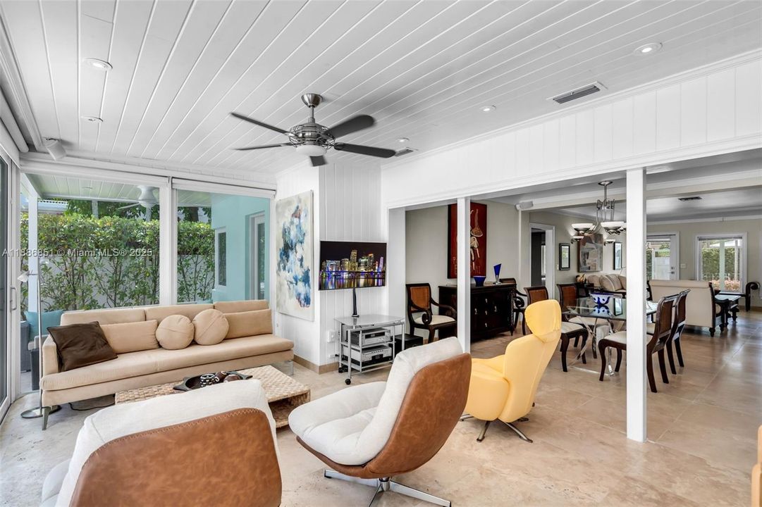 Recently Sold: $2,590,000 (3 beds, 2 baths, 1622 Square Feet)