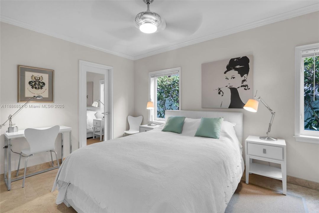 Recently Sold: $2,590,000 (3 beds, 2 baths, 1622 Square Feet)