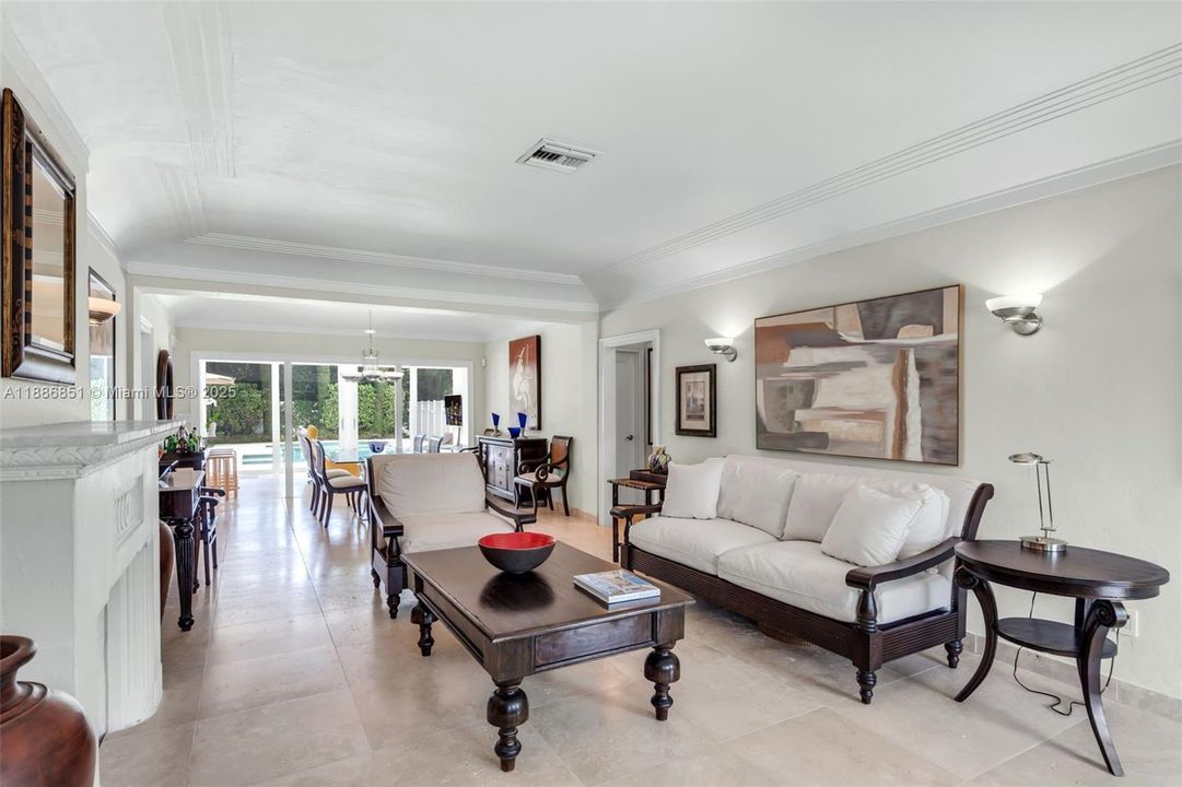 Recently Sold: $2,590,000 (3 beds, 2 baths, 1622 Square Feet)