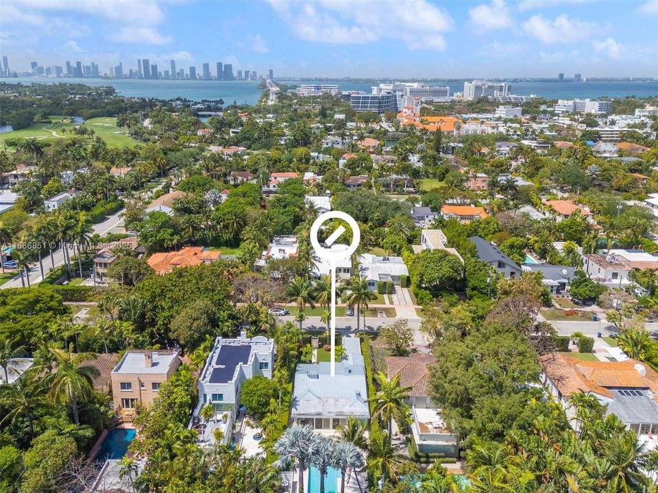 Recently Sold: $2,590,000 (3 beds, 2 baths, 1622 Square Feet)