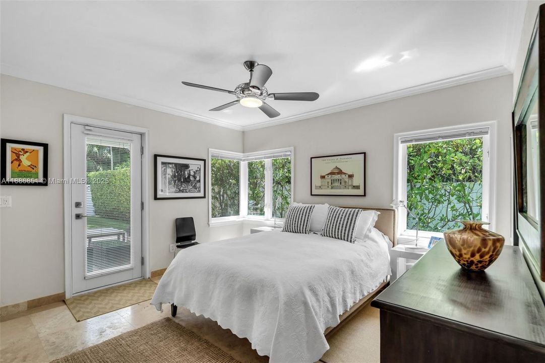Recently Sold: $2,590,000 (3 beds, 2 baths, 1622 Square Feet)