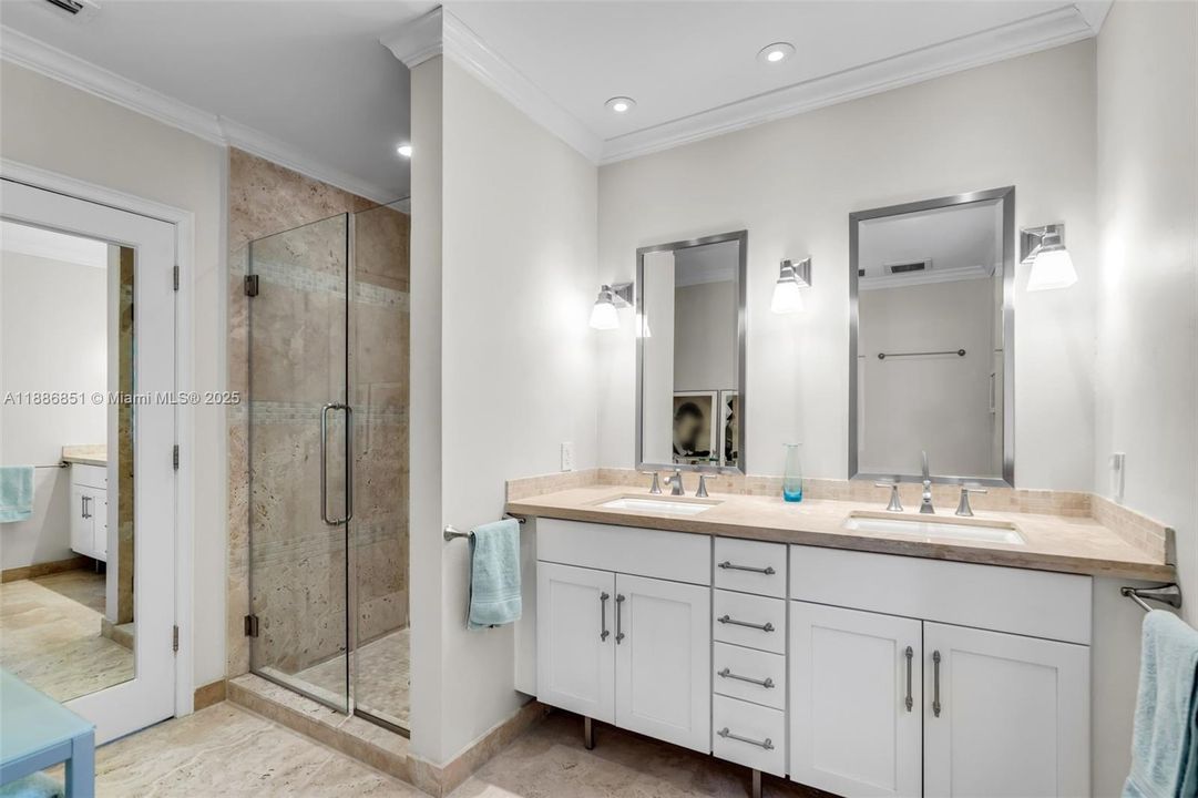 Recently Sold: $2,590,000 (3 beds, 2 baths, 1622 Square Feet)