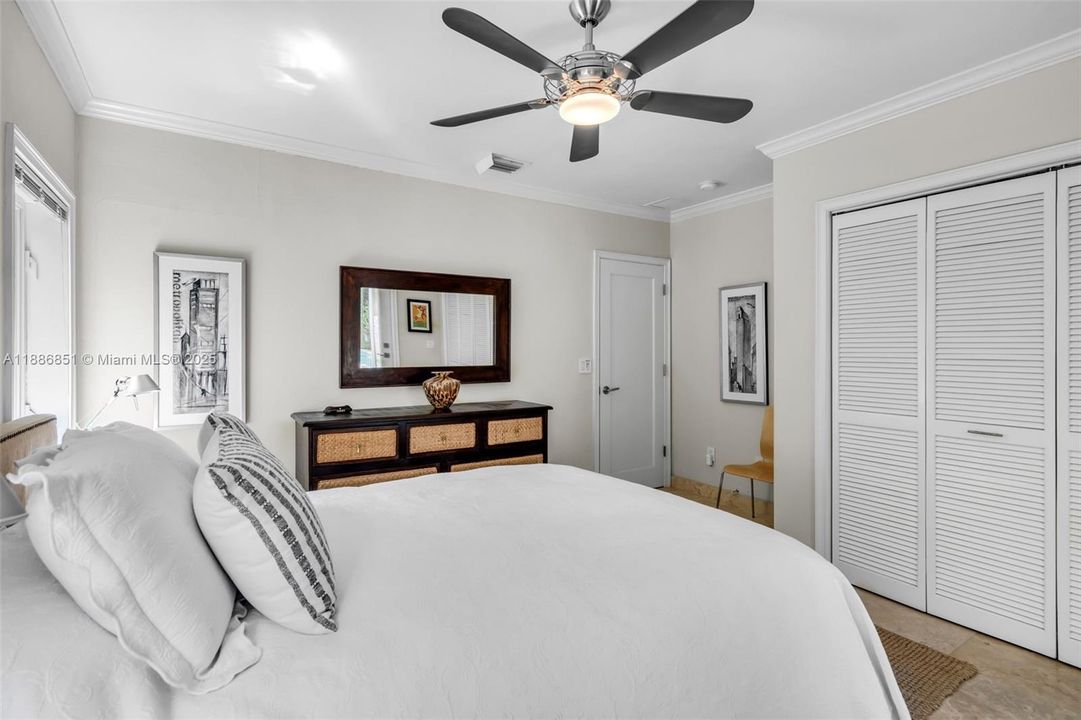 Recently Sold: $2,590,000 (3 beds, 2 baths, 1622 Square Feet)