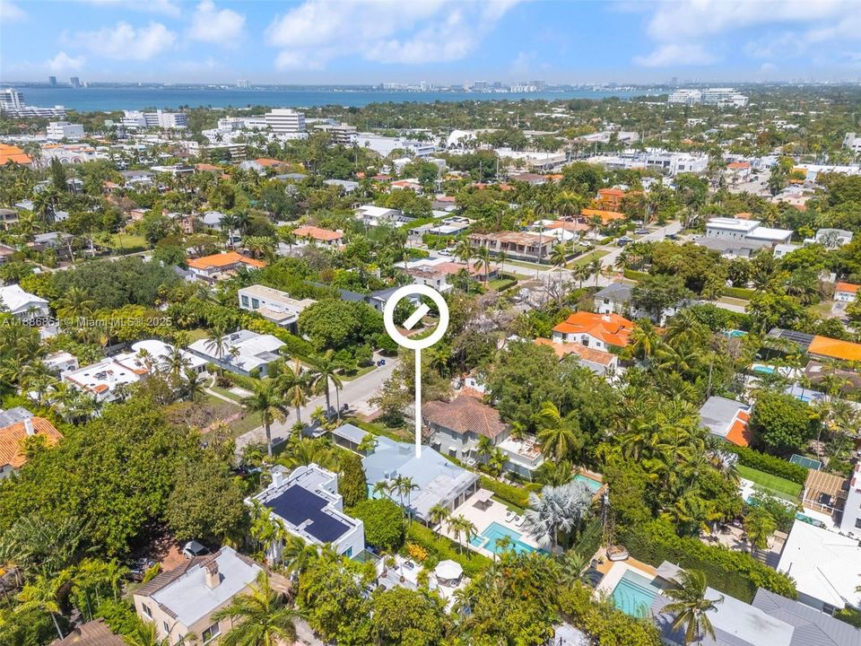 Recently Sold: $2,590,000 (3 beds, 2 baths, 1622 Square Feet)
