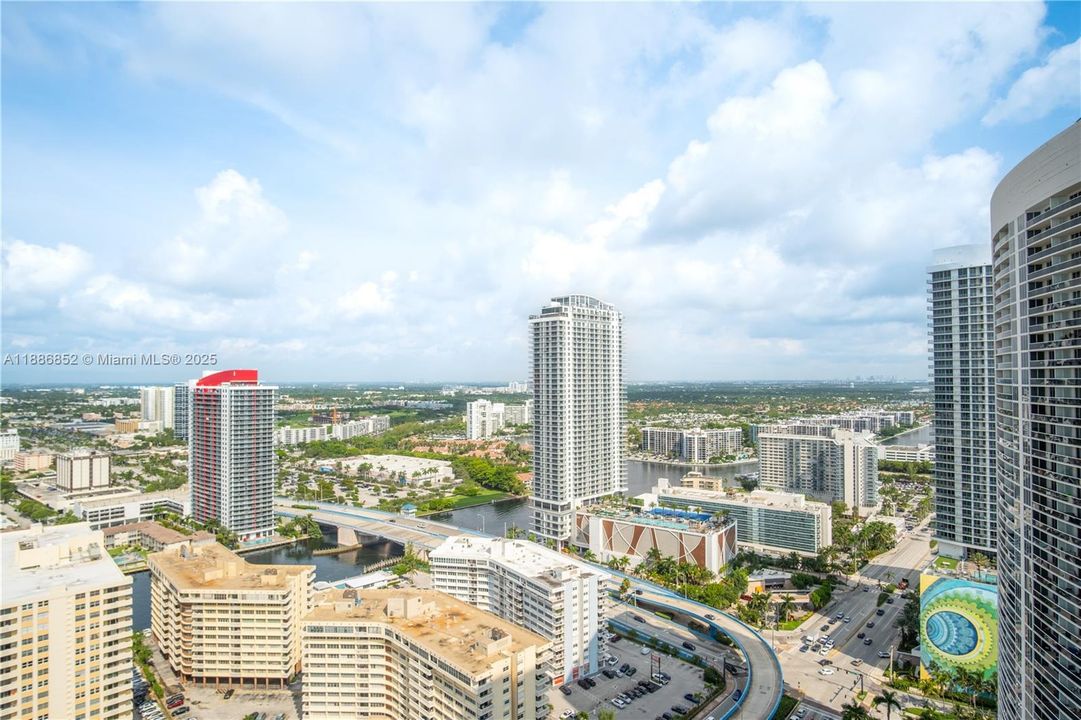 На продажу: $740,000 (2 спален, 1 ванн, 1086 Квадратных фут)