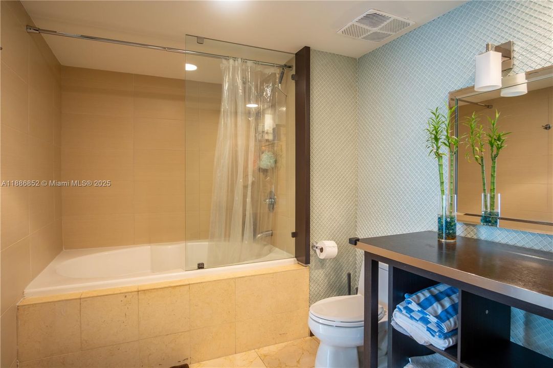 На продажу: $740,000 (2 спален, 1 ванн, 1086 Квадратных фут)