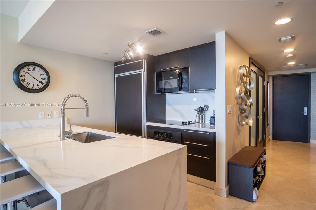 На продажу: $740,000 (2 спален, 1 ванн, 1086 Квадратных фут)