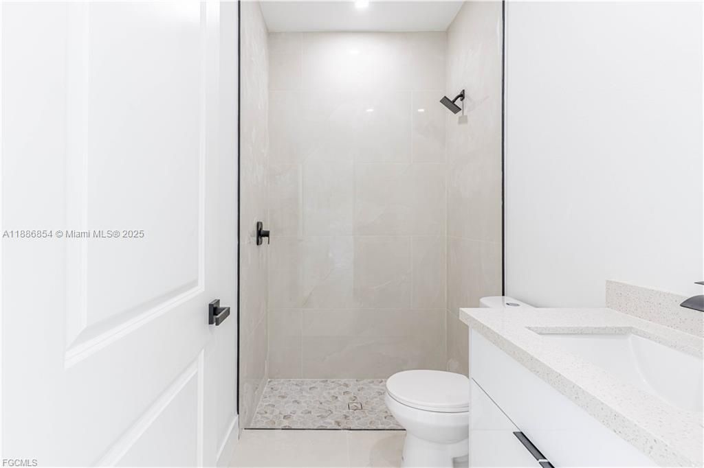 合同活跃: $374,990 (3 贝兹, 3 浴室, 0 平方英尺)