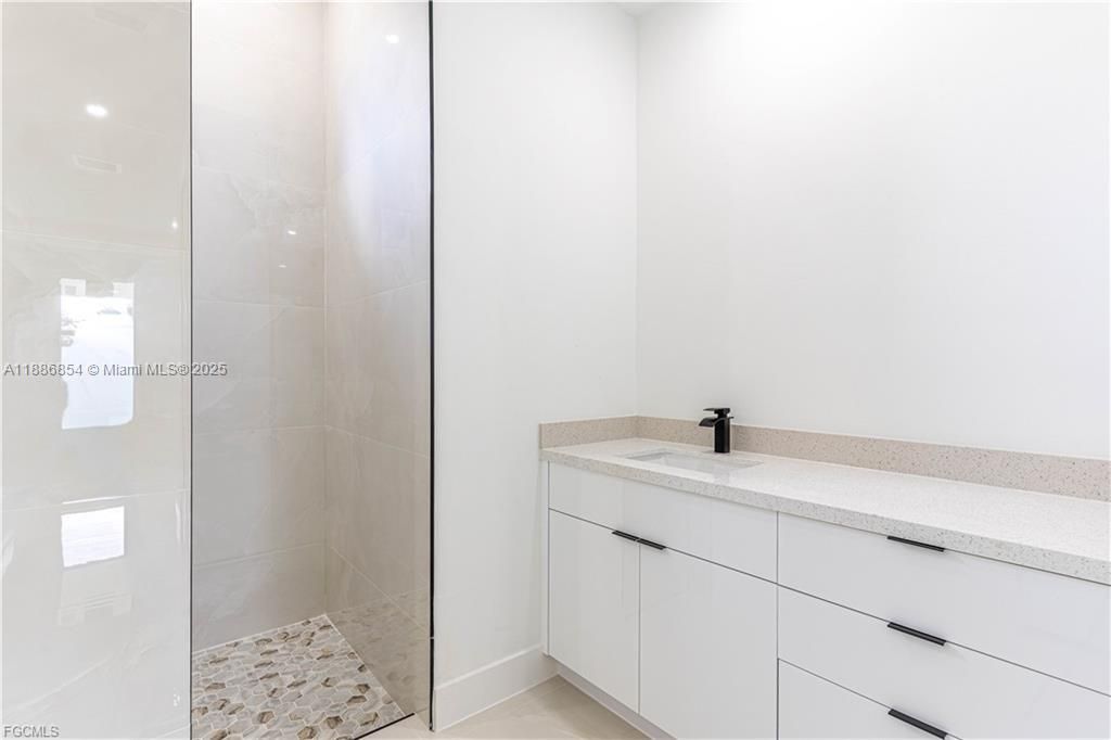 合同活跃: $374,990 (3 贝兹, 3 浴室, 0 平方英尺)