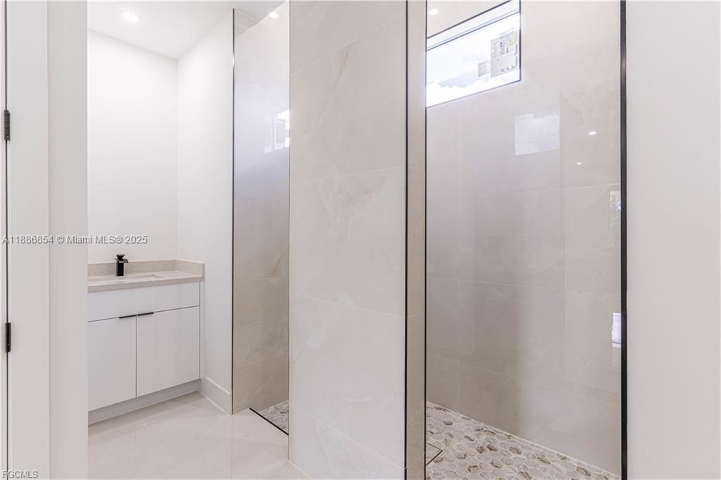 合同活跃: $374,990 (3 贝兹, 3 浴室, 0 平方英尺)