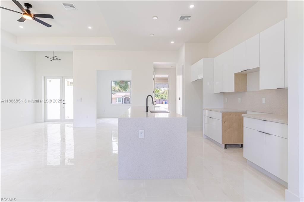 合同活跃: $374,990 (3 贝兹, 3 浴室, 0 平方英尺)