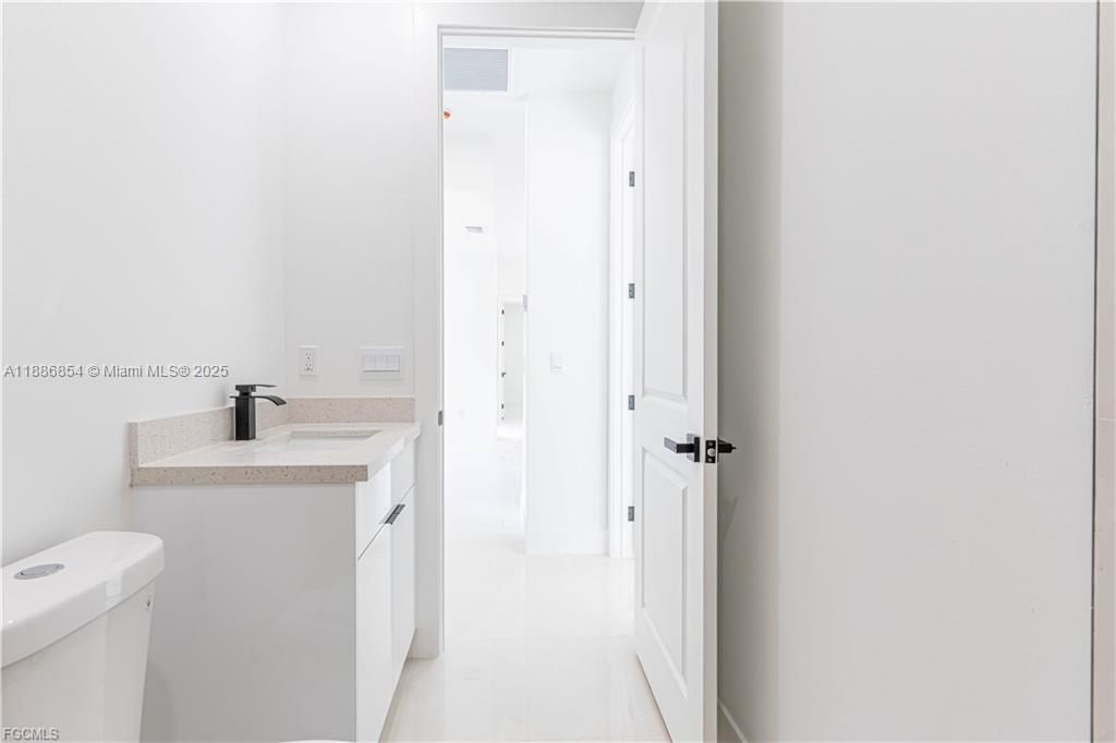 合同活跃: $374,990 (3 贝兹, 3 浴室, 0 平方英尺)