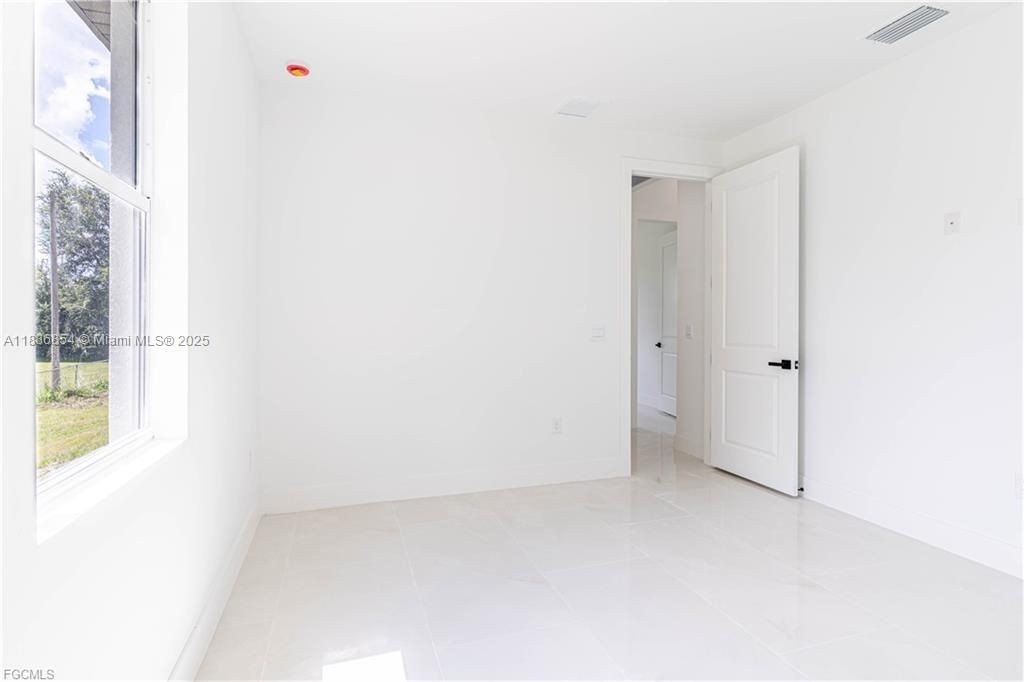 合同活跃: $374,990 (3 贝兹, 3 浴室, 0 平方英尺)