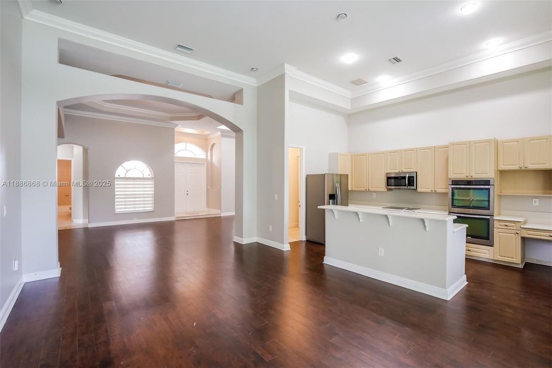 Recientemente alquilado: $3,675 (5 camas, 3 baños, 2600 Pies cuadrados)