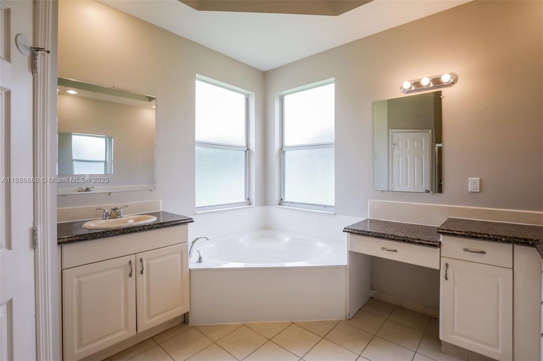 Recientemente alquilado: $3,675 (5 camas, 3 baños, 2600 Pies cuadrados)