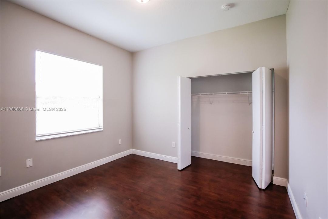 Recientemente alquilado: $3,675 (5 camas, 3 baños, 2600 Pies cuadrados)