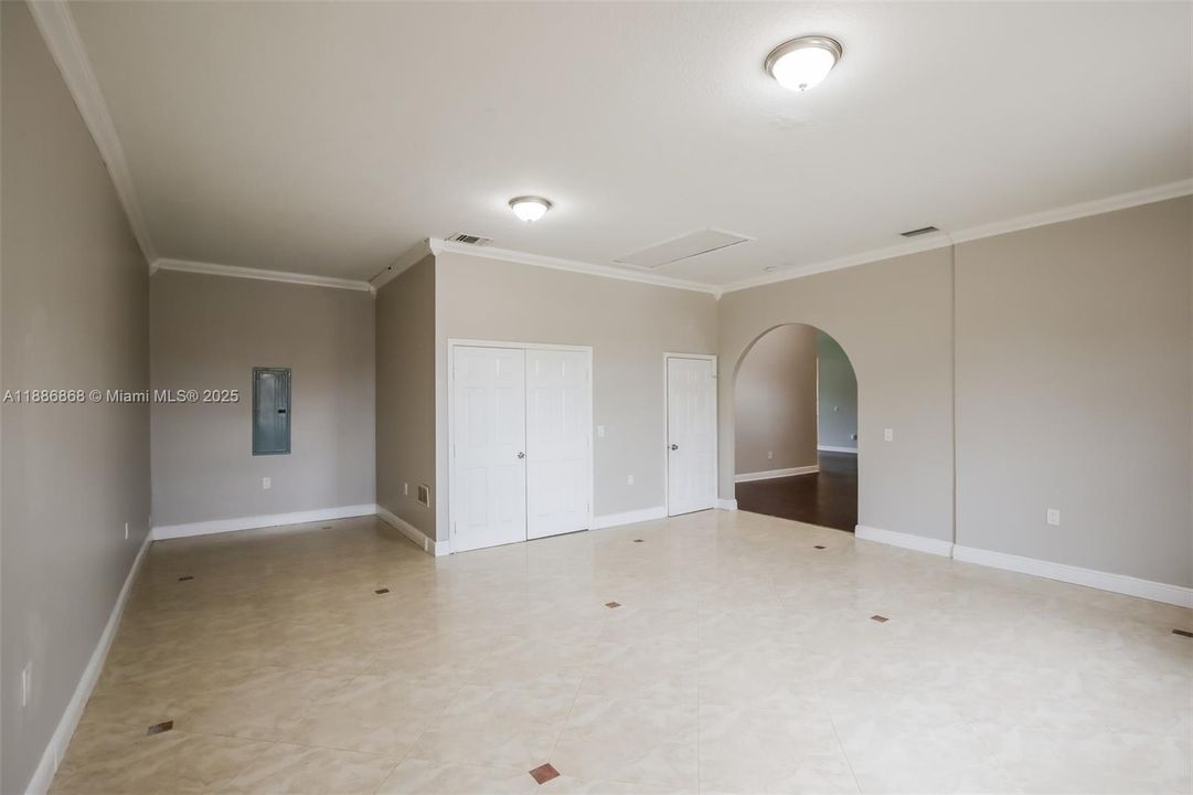 Recientemente alquilado: $3,675 (5 camas, 3 baños, 2600 Pies cuadrados)