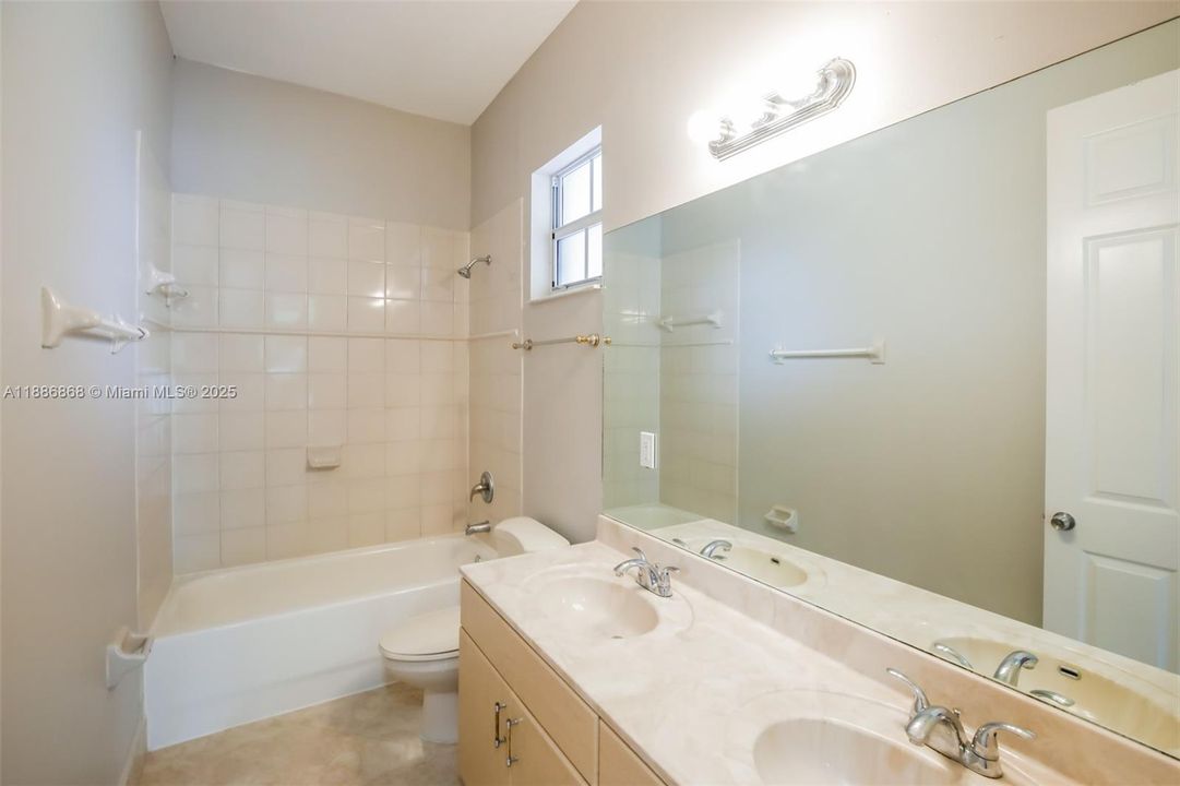 Recientemente alquilado: $3,675 (5 camas, 3 baños, 2600 Pies cuadrados)