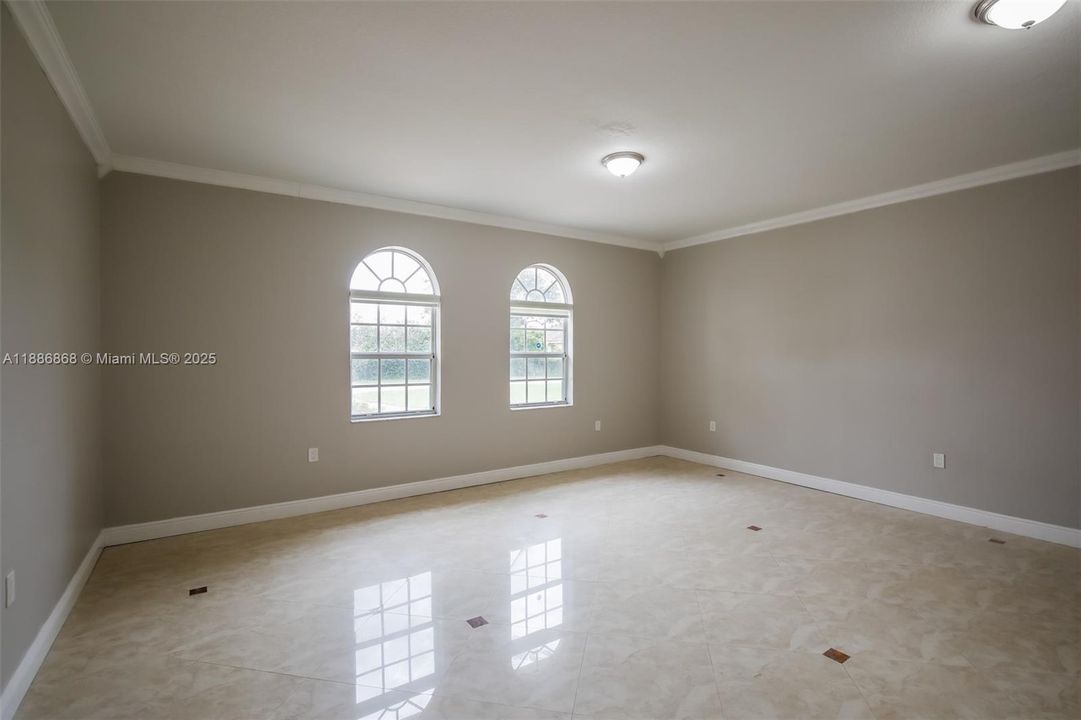 Recientemente alquilado: $3,675 (5 camas, 3 baños, 2600 Pies cuadrados)