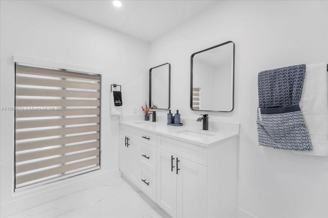 待售: $1,099,000 (3 贝兹, 3 浴室, 0 平方英尺)