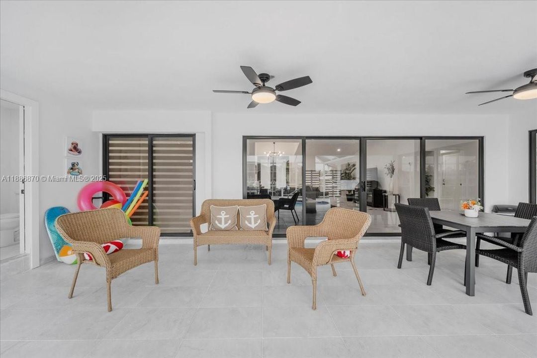 待售: $1,099,000 (3 贝兹, 3 浴室, 0 平方英尺)