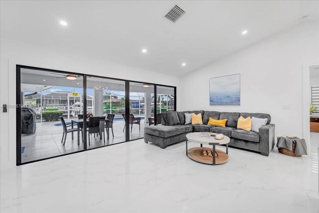 待售: $1,099,000 (3 贝兹, 3 浴室, 0 平方英尺)