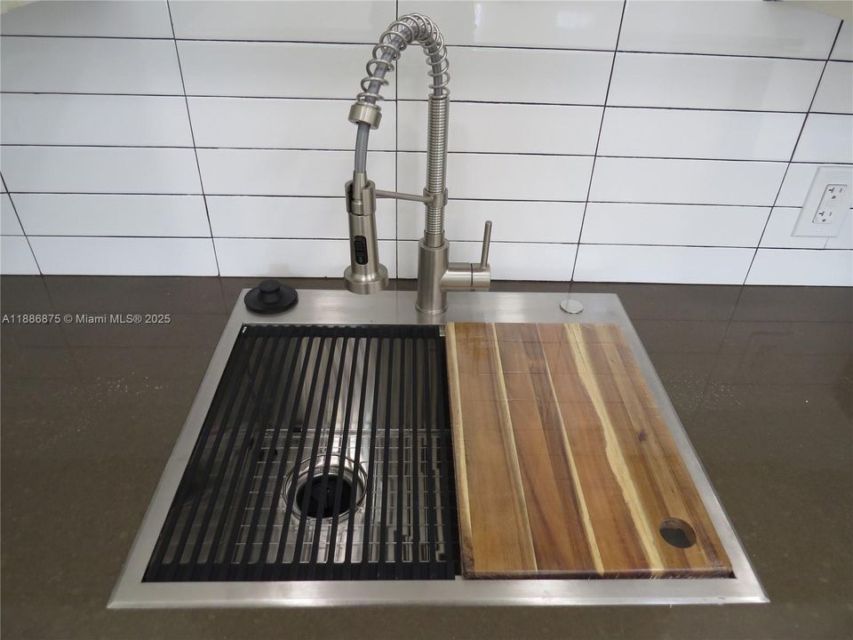 For Sale: $999,500 (0 beds, 0 baths, 2780 Square Feet)