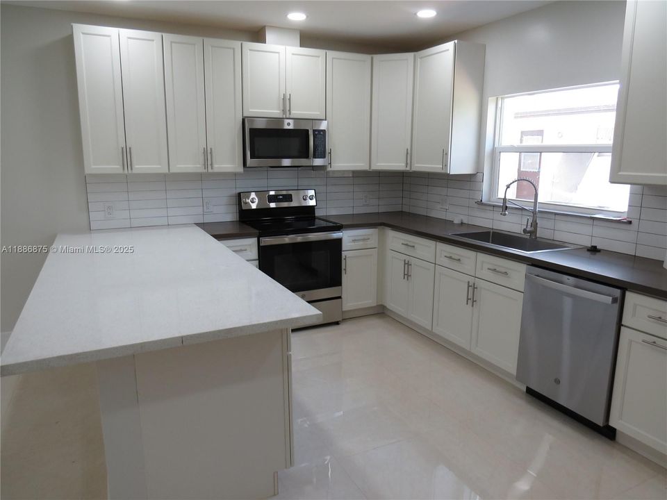 For Sale: $999,500 (0 beds, 0 baths, 2780 Square Feet)