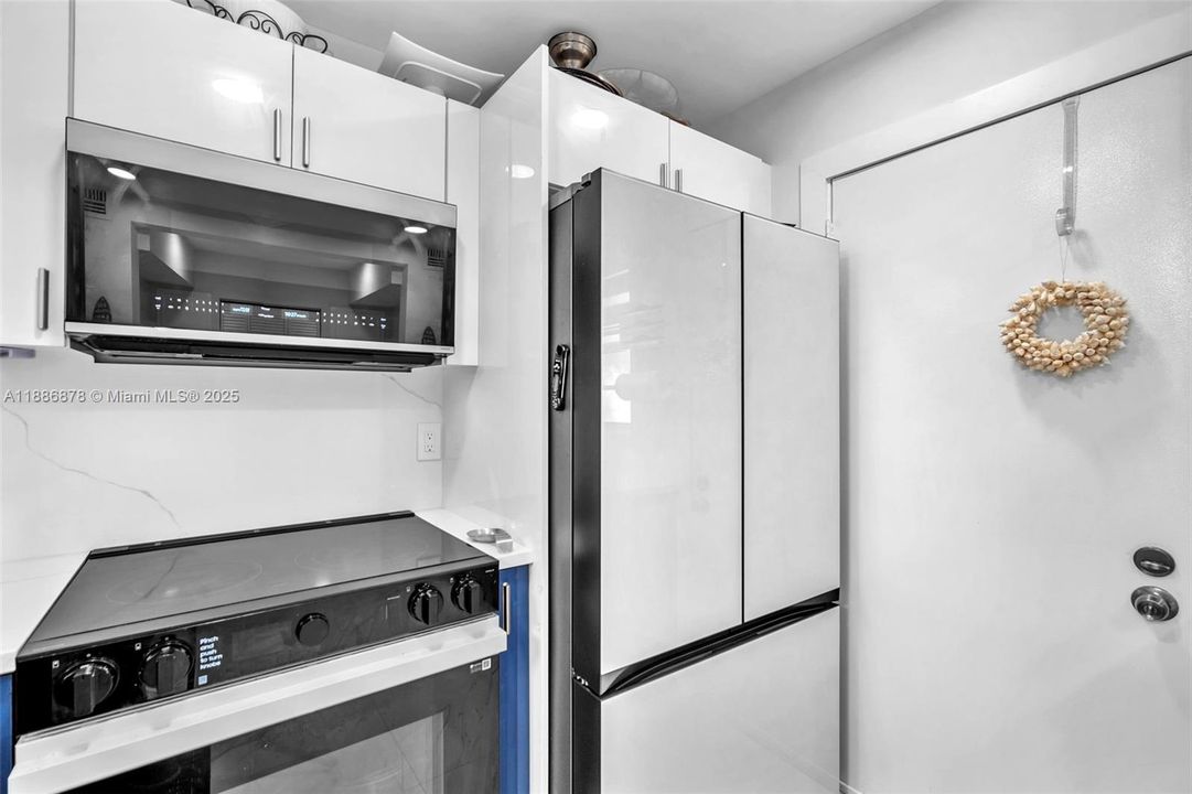 For Sale: $340,000 (2 beds, 2 baths, 1144 Square Feet)