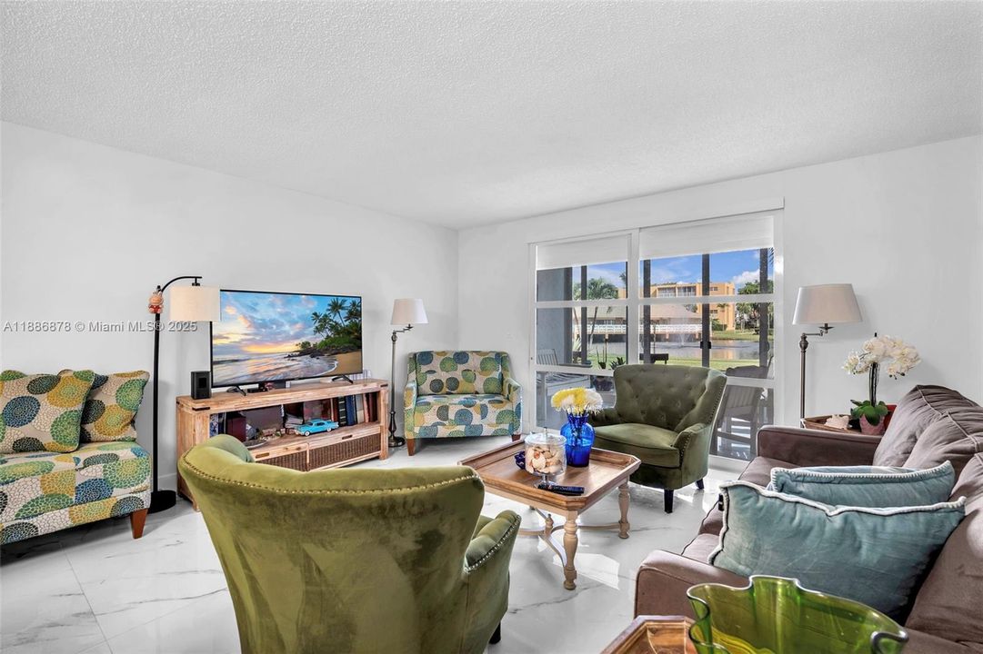 For Sale: $340,000 (2 beds, 2 baths, 1144 Square Feet)