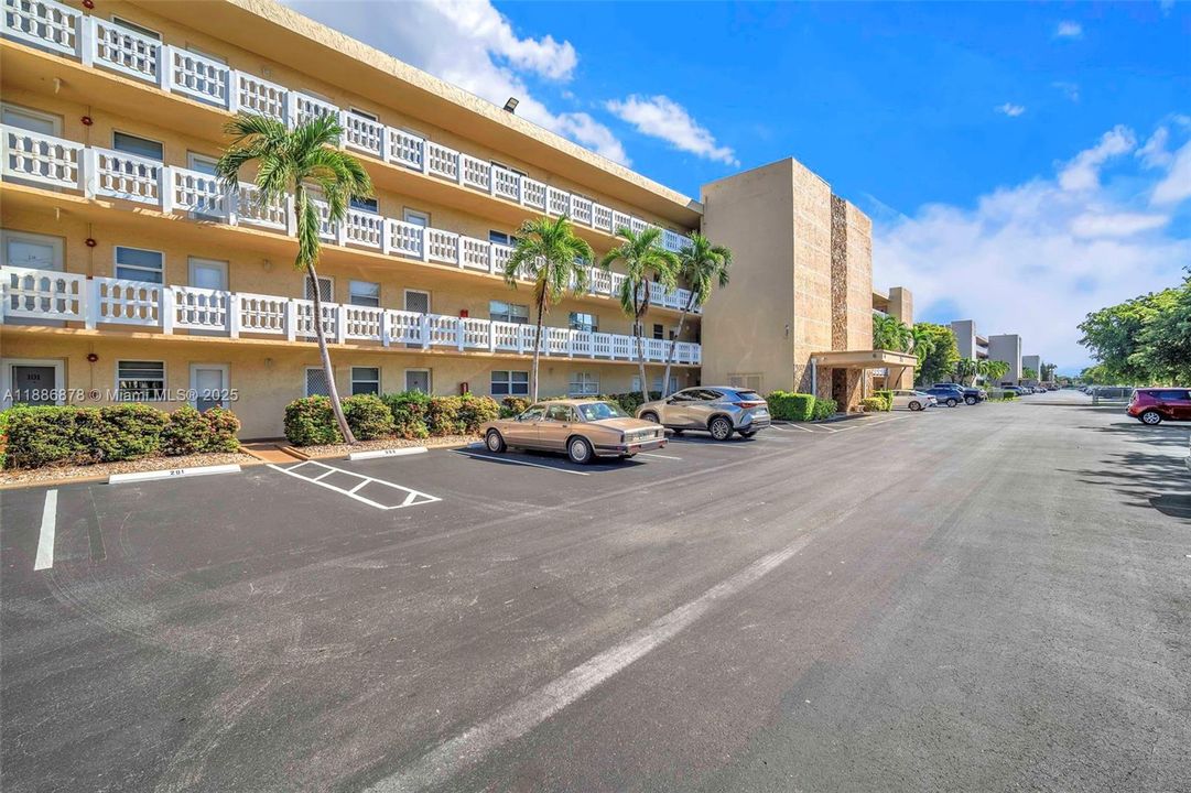 For Sale: $340,000 (2 beds, 2 baths, 1144 Square Feet)