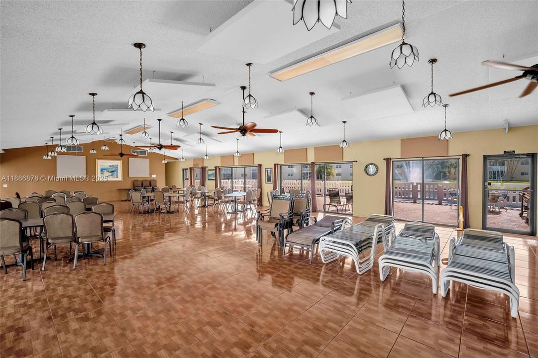 For Sale: $340,000 (2 beds, 2 baths, 1144 Square Feet)