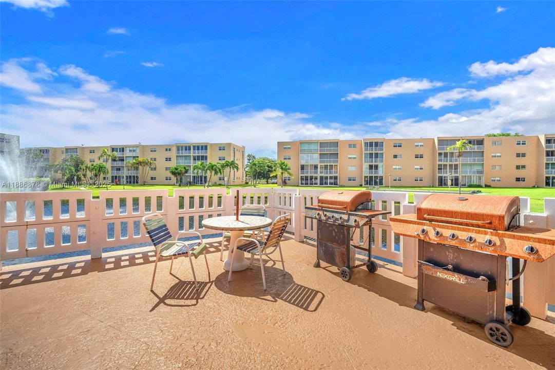 For Sale: $340,000 (2 beds, 2 baths, 1144 Square Feet)