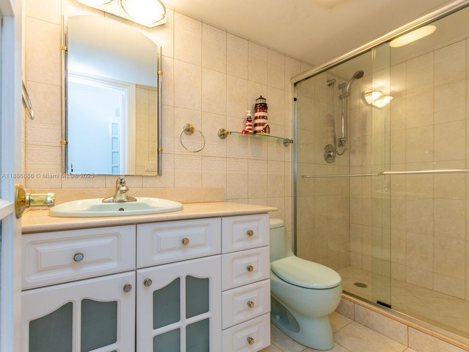 Recently Sold: $649,000 (2 beds, 2 baths, 1024 Square Feet)