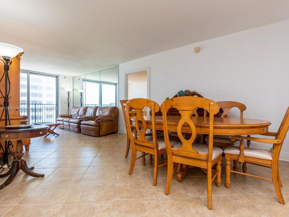 Recently Sold: $649,000 (2 beds, 2 baths, 1024 Square Feet)