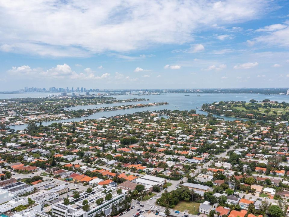 Recently Sold: $649,000 (2 beds, 2 baths, 1024 Square Feet)