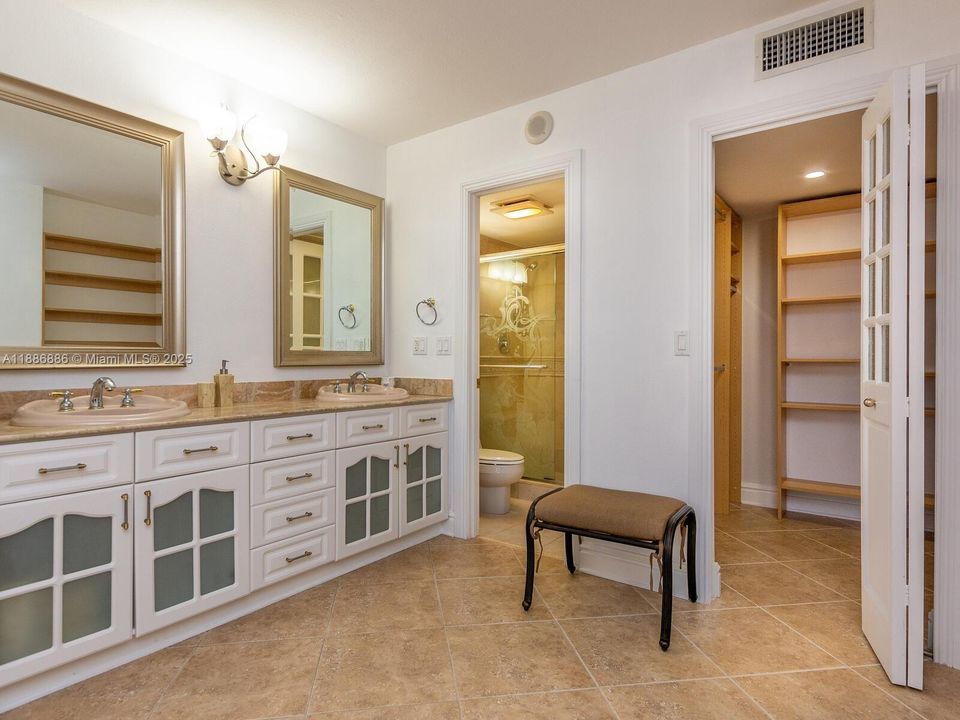 Recently Sold: $649,000 (2 beds, 2 baths, 1024 Square Feet)