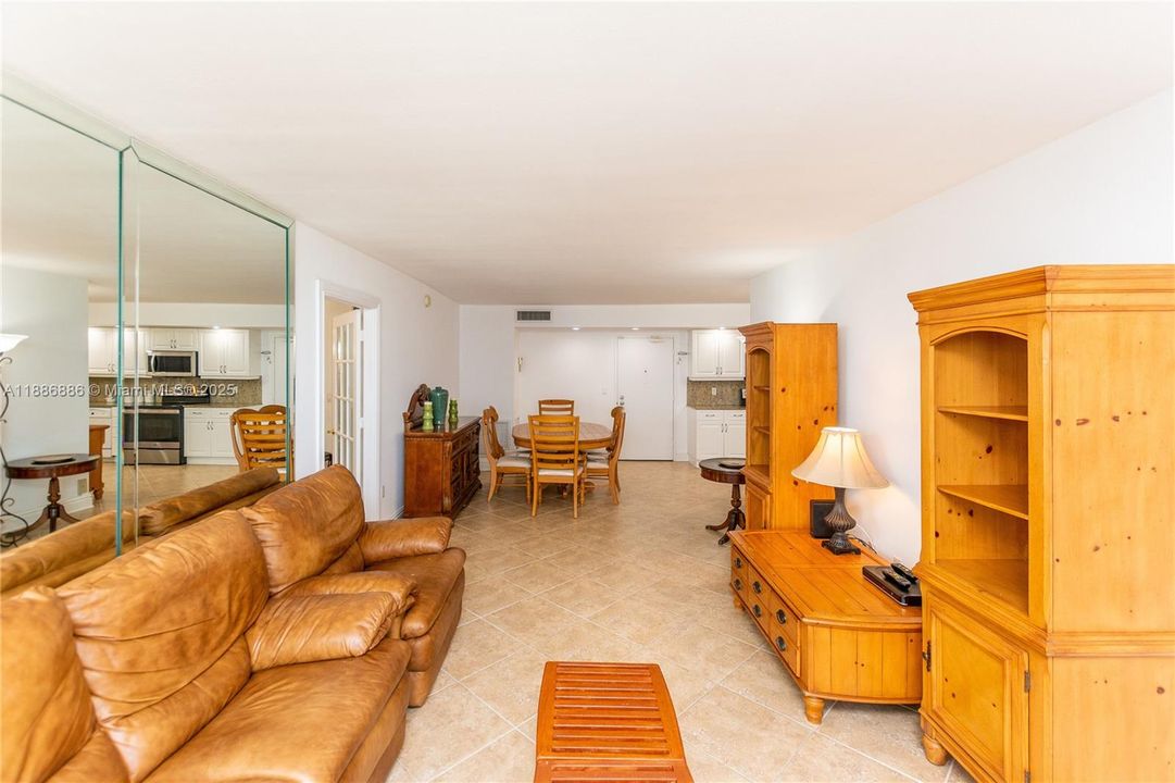 Recently Sold: $649,000 (2 beds, 2 baths, 1024 Square Feet)